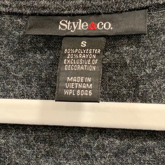 EUC STYLE & CO LONG SLEEVE TOP W/FESTIVE BUCK HEAD.  SMALL - Picture 2 of 6